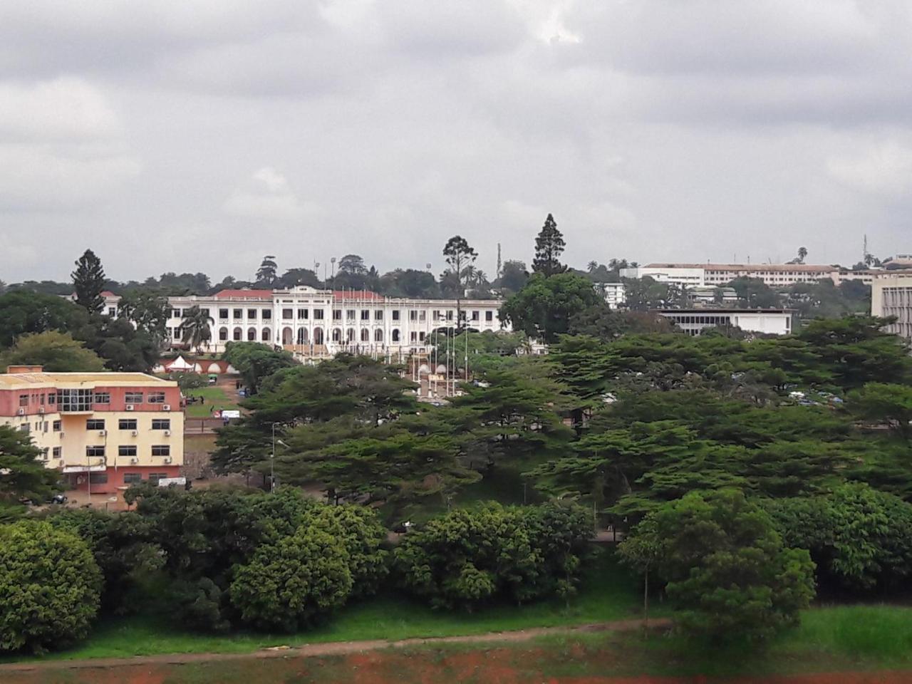Djeug'Appart Hotel Yaounde Bagian luar foto