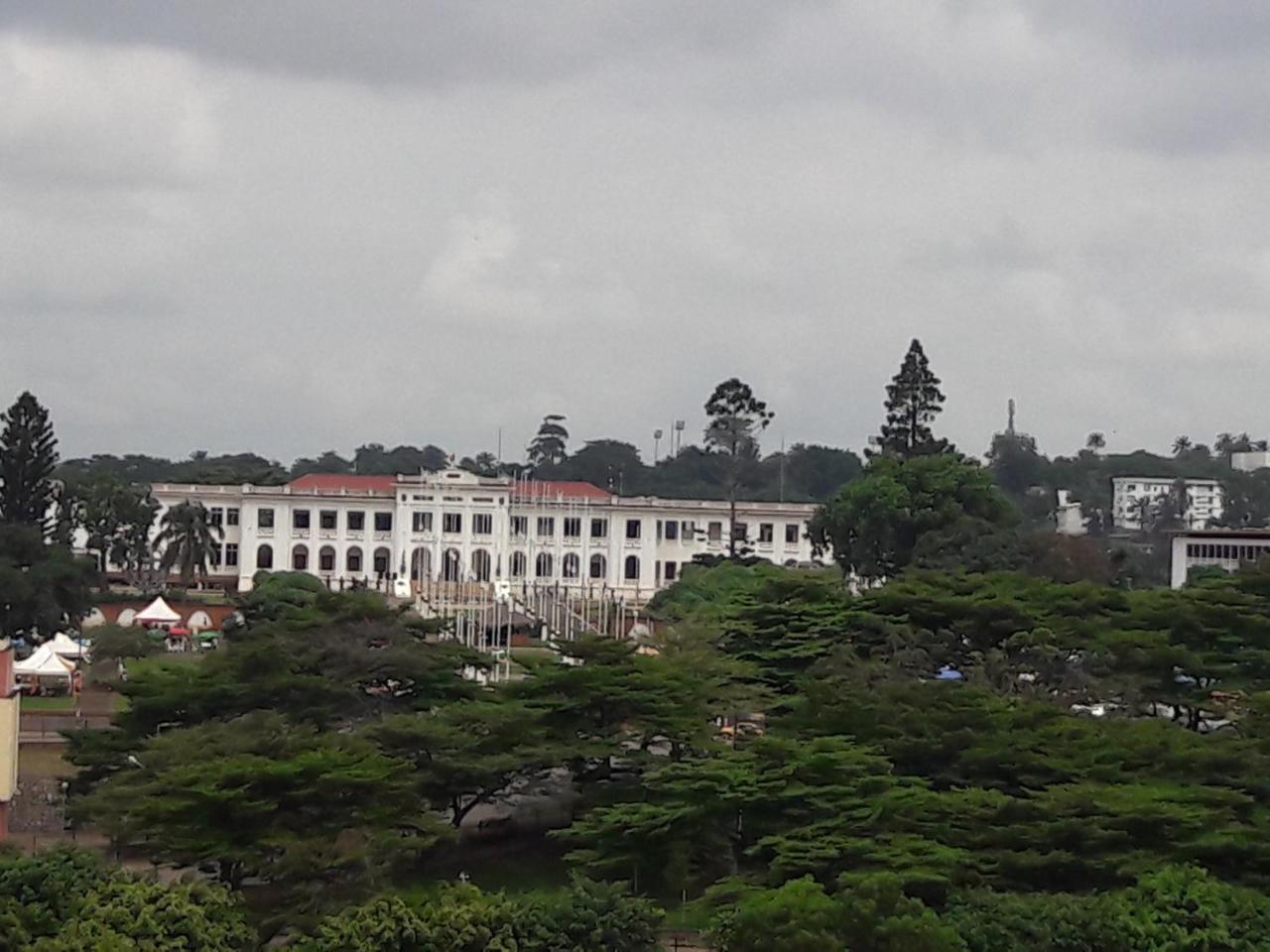 Djeug'Appart Hotel Yaounde Bagian luar foto